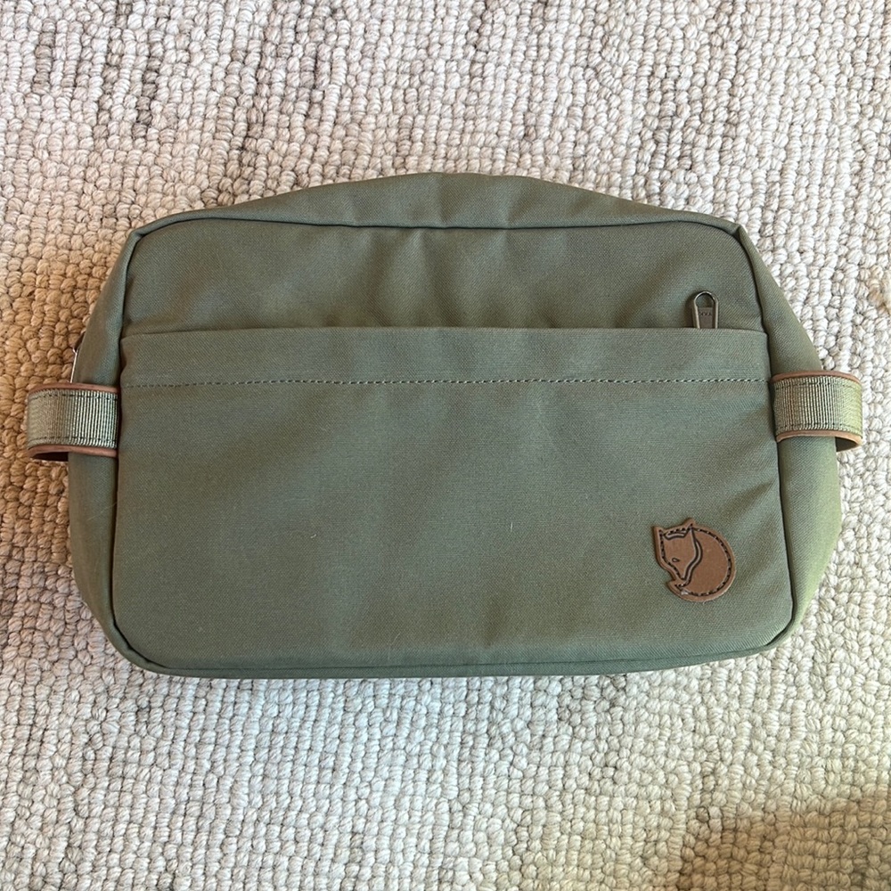 NWOT Fjallraven toiletry bag. Green.